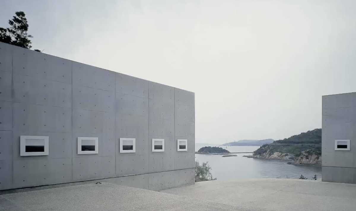 Hiroshi Sugimoto, Time Exposed, 1980-1987.Photo: Shigeo Anzai. Courtesy of Benesse Art Site, Naoshima, Japan.