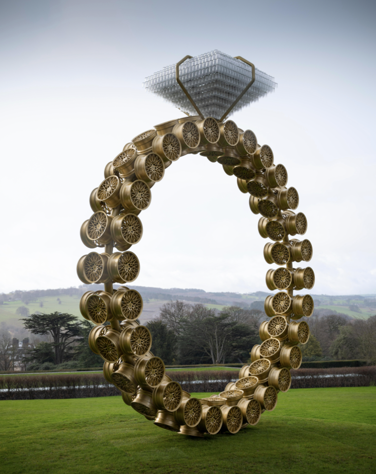 Joana Vasconcelos, Solitaire, 2018.Courtesy of Yorkshire Sculpture Park.