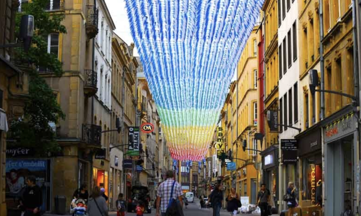 Daniel Buren, Constellation, Metz, France, 2009. Photo-souvenir : 5610 flammes colorées pour un arc-en-ciel (5610 coloured flames for a rainbow), May 2009, Work in situ, in &quot;Constellation&quot;, 2009, Metz, France. © DB – ADAGP Paris and DACS, London 2022.