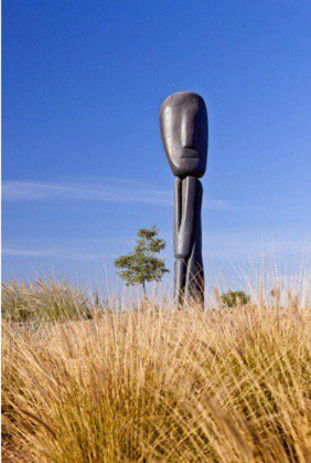 Wang Keping, Totem, 2013.Hammered and welded brass on rigid structure with frames, 500 x 85 x 70 cm.Courtesy of the Artist and Musée d&#x27;Art Contemporain Africain Al Maaden (MACAAL), Marrakech.